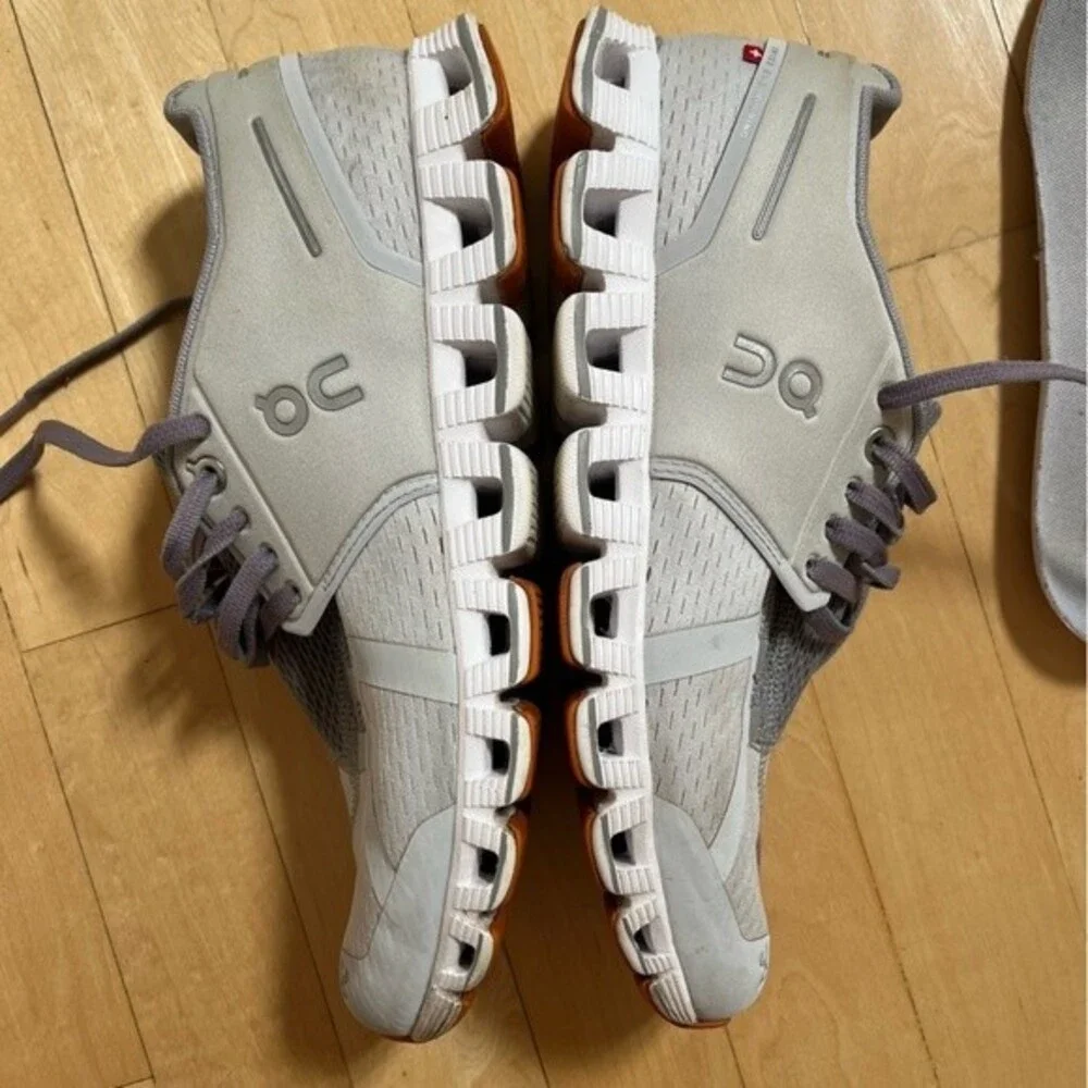 On Running Cloud V2 Performance Sneakers in Gray 8.5